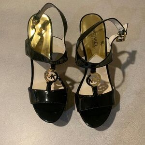 Michael Kors Black/Gold Patent Platform Sandals sz 8.5 M